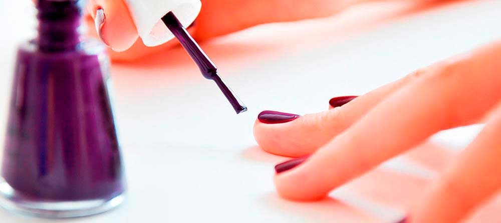 Qué color de pintauñas elegir los mejores esmaltes de uñas según tu piel
